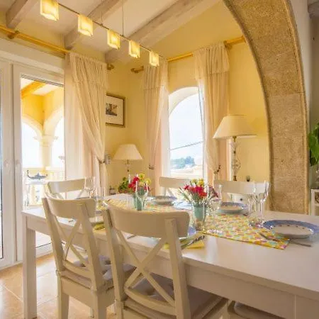 Sleeps 10 Pool Villa *