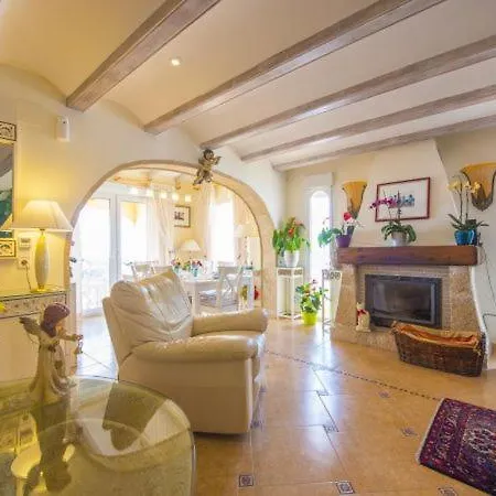 Sleeps 10 Pool Villa *